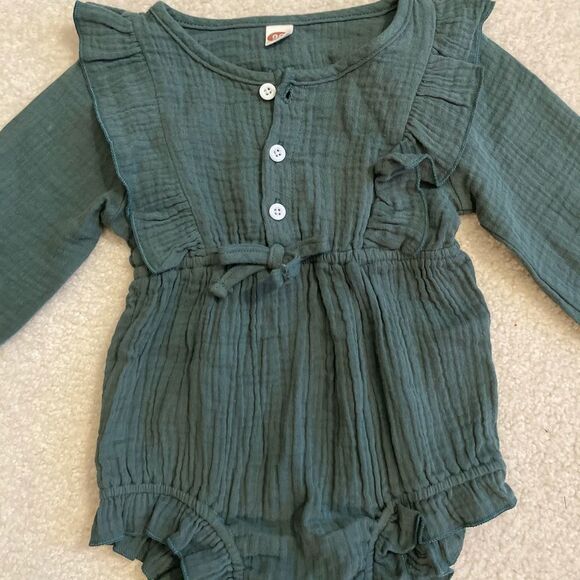 Baby girl green ruffle onesie w/ headpiece 6-9 mo. - Picture 4 of 15